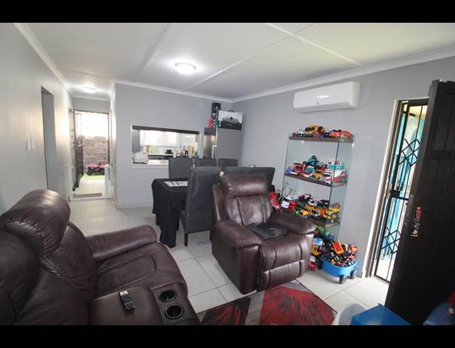 2 BEDROOM SIMPLEX FOR SALE IN ESCOMBE